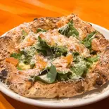 生ハムとルッコラのビアンカピッツァ（Pizzeria Ampia）