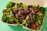 赤身カットステーキのパワーサラダ Lean Cut Steak Salad（ワイルドステーキ＆ジム飯 ブロビー 大井町店）