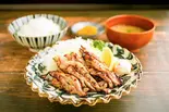 鶏せせりの塩麹焼き弁当（肉屋食堂 太助）