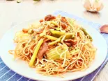 芹菜肉片炒卤面（台湾丼專門店）