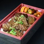 ニンニクサガリ弁当(やきにくホルモン幸心)