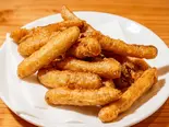 ごぼうの天ぷら（餃子家しんしん）