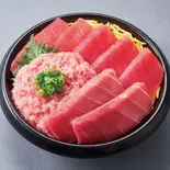 【海鮮丼】「中とろ入り」まぐろ3色丼（海鮮丼 小僧寿し 代田店）
