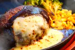 【当店人気No.1】チーズデミグラスソース和牛ハンバーグ ライス付き（【和牛ハンバーグステーキ弁当】GOD OF MEAT～南阿佐ヶ谷店～）