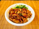 豚キムチ丼 国産三元豚使用  Pork Kimchi Bowl Japanese Sangenton Pork（神戸長田牛すじ専門店 すじ福）