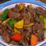 牛肉の黒胡椒炒め(香港餃子酒場 下北沢店)