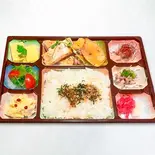 大和肉鶏の胸ともも焼き弁当（創 丸福）