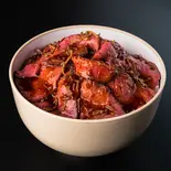 しっとり赤身肉のローストビーフ丼(ローストビーフ100gライス200g)（赤身肉ローストビーフとハンバーグ The Roast Beef Tokyo 久米川店 ローストビーフトーキョー）