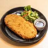 巨大なコロッケ（味彩おんの字）