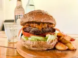 チリビーンズベーコンバーガー(フライドポテト付)（Blue Green BURGER 市川店）