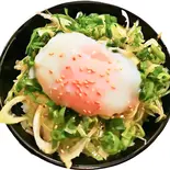 塩ネギ温玉丼（武蔵野アブラ學会 神田店）