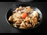 ミニ旨辛スタミナ丼 Mini-stamina bowl（肉玉そば おとど 亀有店）