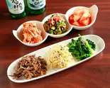キムチ盛り合わせ（韓国料理 とんとら）