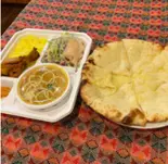 カレー&タンドリーチキン・チーズナン・ライス・サラダ(インドネパールレストランラリグラス)
