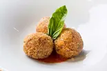 モッツァレラチーズ入りライスコロッケ(3個入り)（Mancy'sTokyo(マンシーズトーキョー)）