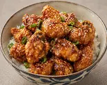 ハニーバターチキンの丼ぶり（ソウルサムギョプサル）