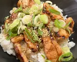 豚丼(浪花のコロッケいも太郎)