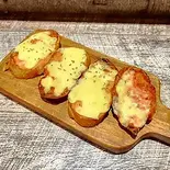 明太チーズバケット（肉酒場にゃぶ）
