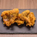醬油にんにくチキン(骨無/6個)（韓国料理 明洞チキン  上野店 Korean Food Fried Chicken）