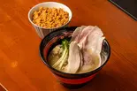 鶏白湯塩ラーメン+鶏旨辛丼セット（noodle kitchen六九麺）
