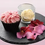 フラワーカップケーキ(【グルテンフリーとパンケーキのお店】TIARA IN ROSE ティアラインローズ)