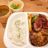黒毛和牛ステーキ＆ハンバーグセット（メーメのイタめし家）