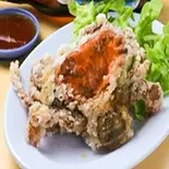 ソフトシェルクラブの唐揚げ(煮たまご付き)deep fried softcellcrab with boiled egg（マレーシア屋台料理 ちりばり 五反田本店）