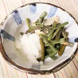 おつまみ山菜 ↑（手打ちそば 志喜千庵）