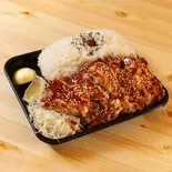 1キロヤンニョムチキン弁当（デカ盛り弁当はるき【唐揚げ弁当屋】 池袋3丁目店）