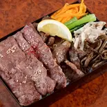 ロース&ハラミ弁当(焼肉彩伽亭)