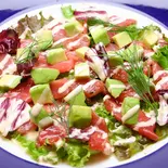 本マグロ中とろとアボカドのタルタル(本まぐろ中とろ切り落としと次の肉料理 マキバスタイル 芝浦店)