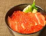 たっぷりいくらとサーモン丼（海鮮丼 近衛 Powered by 杉玉 新秋津）