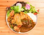 スパイシーカレーが主役のトルコライス（長崎トルコライス食堂）
