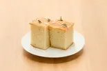 朝焼き！岩塩とフレッシュローズマリーの自家製フォカッチャパン(2カット)（イタリアンカフェ レスタート(旧巣鴨レスト・レスト・レスト)）