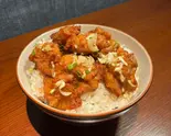 ボリューム満点！唐揚げ丼(ネギ塩)（HANGOUT）