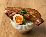 ！特特盛300g！半熟煮卵豚角煮丼 Extra Seasoned Egg Kakuni Rice Bowl（トロじゅわ煮込食堂 豚角丸 内田橋）