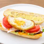 ハムチーズエッグサンド（Care's Cafe ＆ Bar）