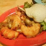 エビのサンバルソース炒め fried prawn with sambal sauce（マレーシア屋台料理 ちりばり 五反田本店）