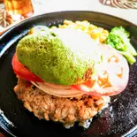 フレッシュアボカド＆トマトの手ごねハンバーグステーキ（肉バル ヒッキーズ）