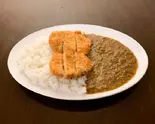 【根強く多くのファンに支持されている人気メニュー】オニオンチキンカツカレー（【食べログ TOP5000/百名店】スパイスカレー 王様のスプーン）