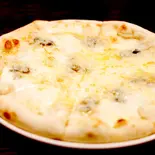 ピッツァクァトロフォルマッジ(イタリア食堂VaBene)