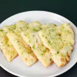 バジルチーズナン/Basil Cheese Nan(【スパイス王国インドで長年修行したシェフのこだわり料理】Himalayan Spice and Masala Mart)