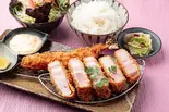 ロース＆海老フライ弁当（とんかつ わた屋）