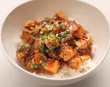 麻婆豆腐〈丼〉（クラブチャイナ）