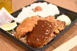 ジューシーBIG唐揚げ＆ハンバーグ＆ヒレカツ弁当（【大盛り無料！！】ジューシー唐揚げ弁当 玉ちゃん食堂）