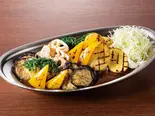 焼き野菜社長カレー（アパ社長カレー 飯田橋駅南店）