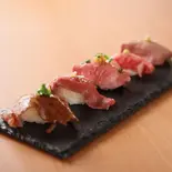 肉寿司五種盛り合わせ（AKASAKA Tan伍）