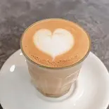 カフェラテ(LATTEGRAPHIC麻布台店)