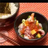 自分で乗せる海鮮丼（大漁！ねぎとろ漁船 綱好丸 本八幡店）