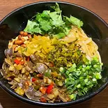 砂肝スーラー炒めのせミーフン(酸辣鸡胗炒码粉)（李湘潭湘菜館）